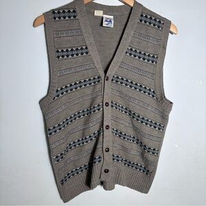 Vintage Kennington Knit Button-Front sweater Vest with geometric Pattern